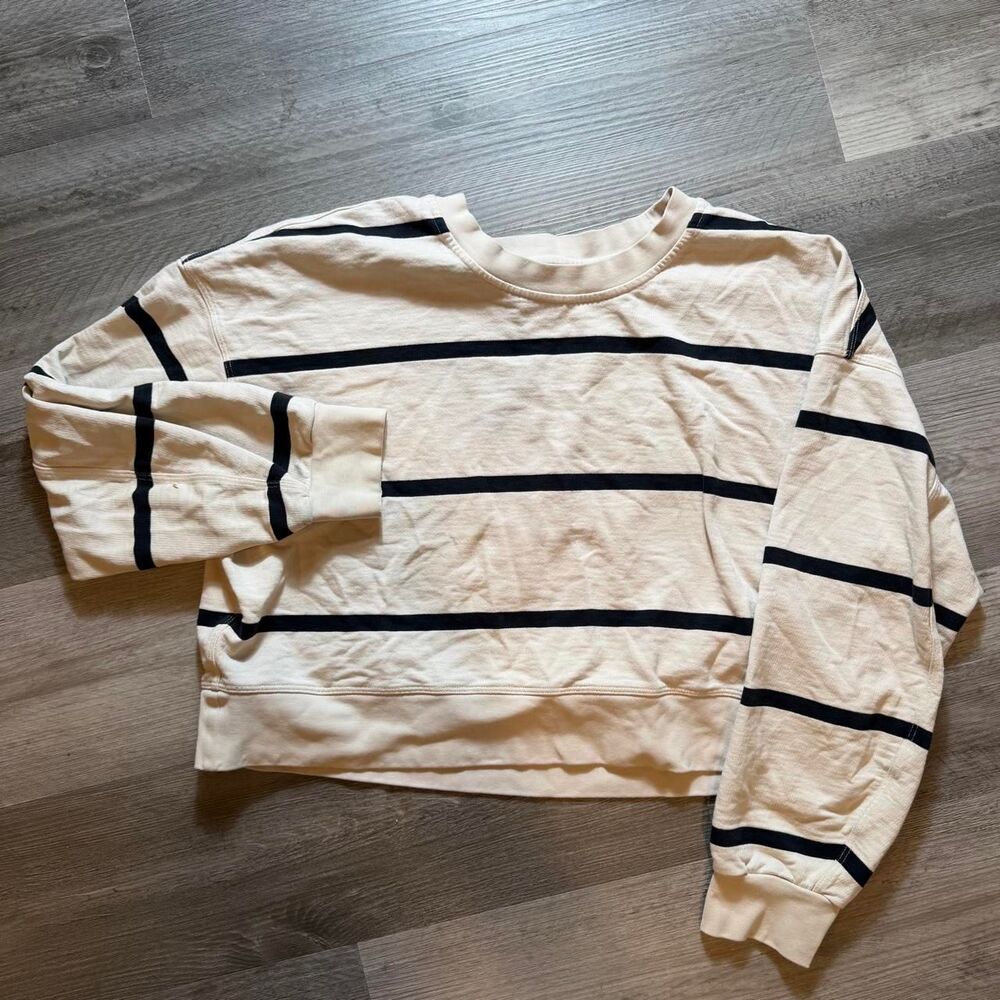 Lululemon Women's Cream and White Sweatshirt